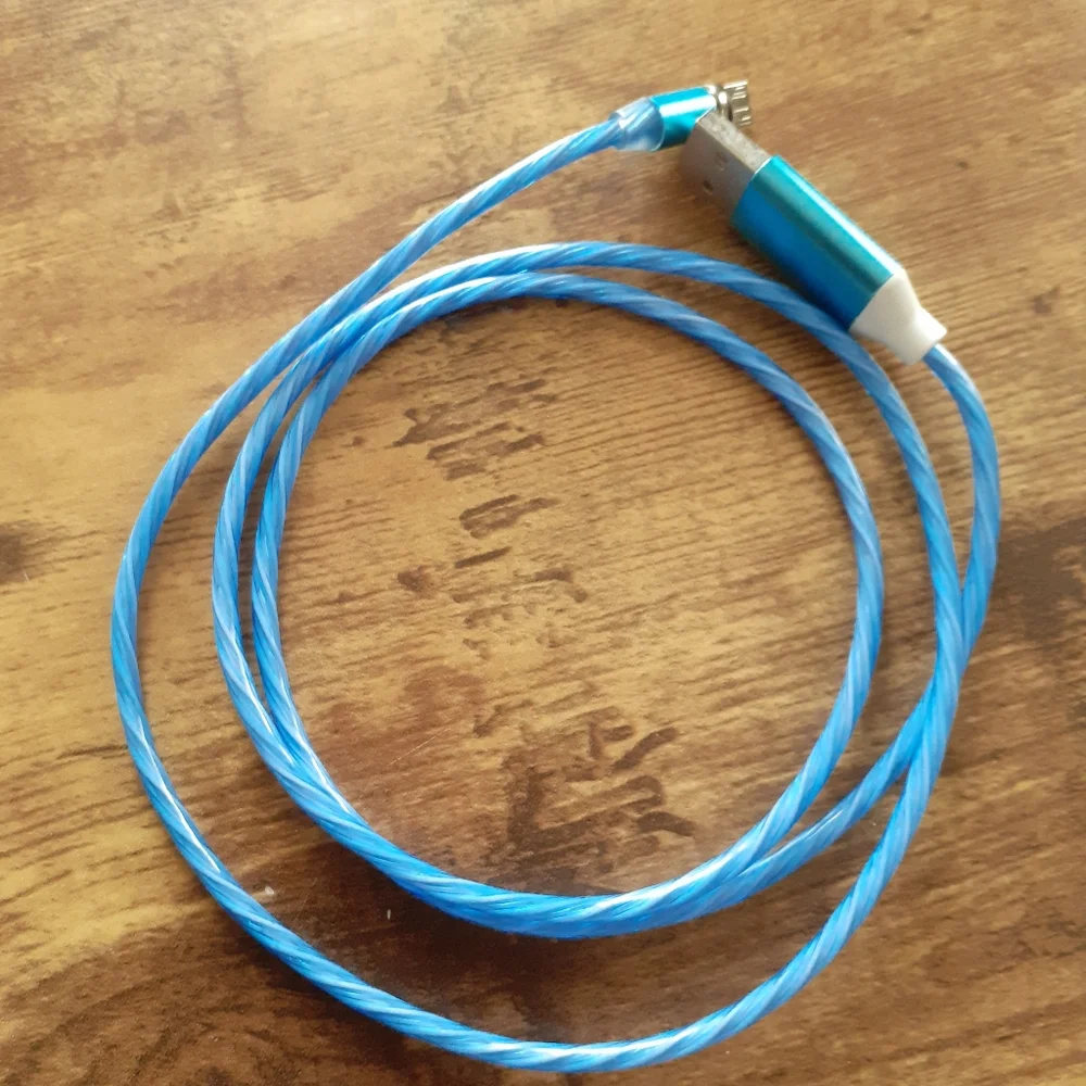 Magnetic light up USB charger